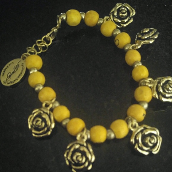 Ed Hardy

Eternal love flower bracelet - Picture 1 of 2